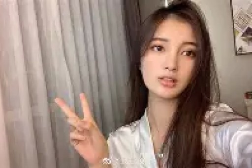 谢娜成都演唱会想看人数超35万艺人跨界为何引争议